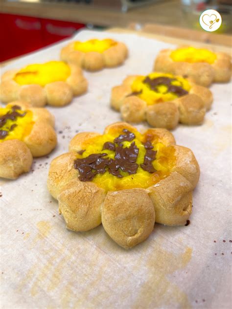 Brioche Alla Crema E Cioccolato Girasoli Per La Festa Della Mamma