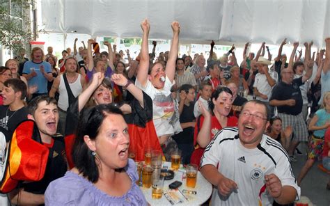 H Ckeswagen Kaum Public Viewing Zur Fu Ball Wm