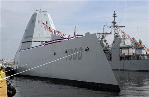 日本鬼子 【軍事】米最新鋭ステルス艦「ズムワルト」就役 司令官、中露を名指しで牽制「挑戦に対処重要な役割」 1016