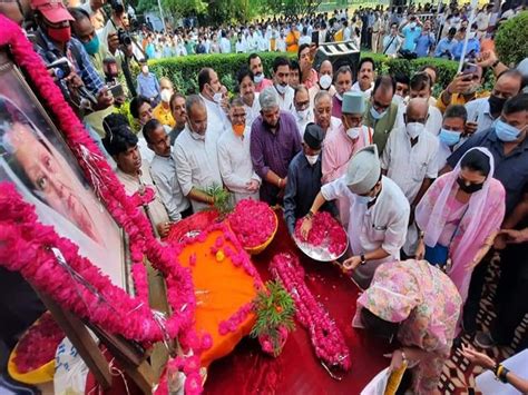 ग्वालियर में विजयराजे सिंधिया की 101 वीं जयंती पर सिंधिया सहित कई भाजपा