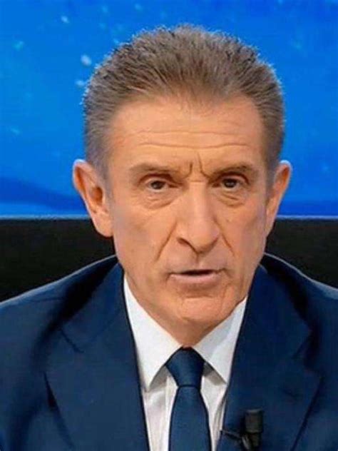 Ezio Greggio Travolto Dalle Critiche Dopo L Appello Alla Madre Del