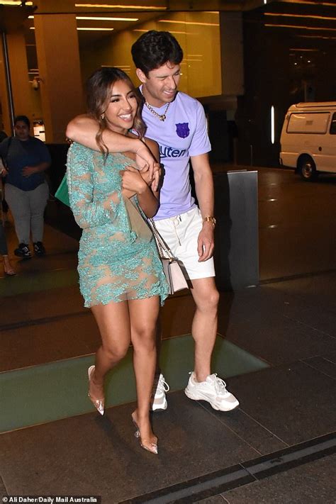 Im A Celebrity Joey Essex And Maria Thattil Return To Hotel Together