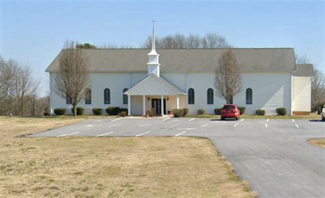 Old Pathways Baptist Church In Bowersville Georgia Find A Grave Cemetery