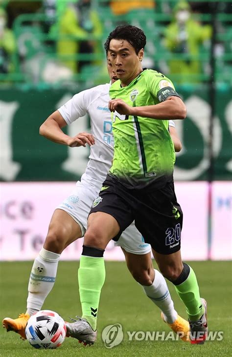 Jeonbuk Hyundai Motor Striker Lee Dong Guk Retires Yonhap News Agency