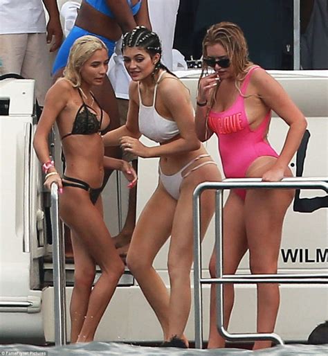 Kylie Jenner In Bikini On A Boat With Friends And Sister In Punta Mita