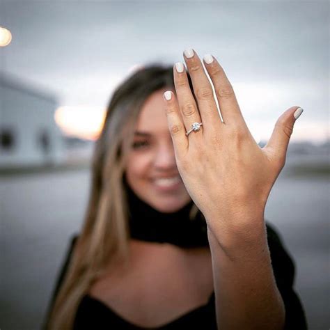 Anillo De Compromiso En Qu Mano Se Debe De Llevar Y Por Qu Glamour