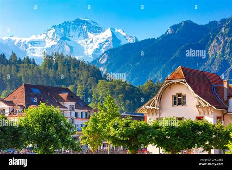 Häuser In Der Altstadt Von Interlaken Wichtige Touristische Zentrum Im