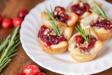Cranberry Brie Bites {Perfect For Holiday Gatherings!} | Lil' Luna
