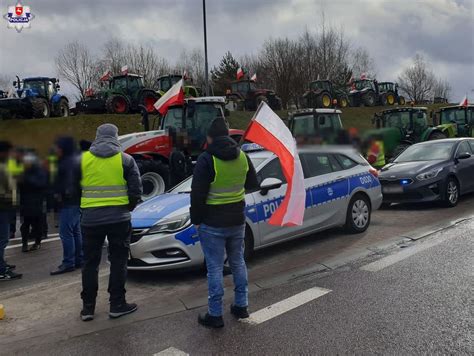 Trwa Protest Rolnik W W Powiecie Tomaszowskim Policja Zabezpiecza