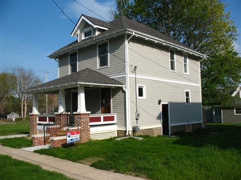 What Is An American Foursquare House