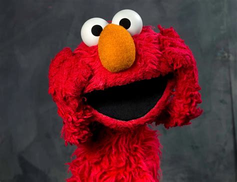 Download Funny Elmo Screaming Photoshoot Picture