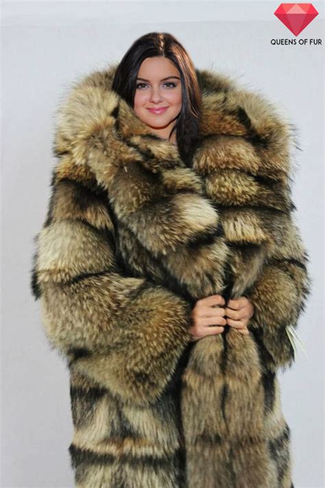 Ariel Winter In Raccoon Fur Coat By Queens Of Fur On Deviantart