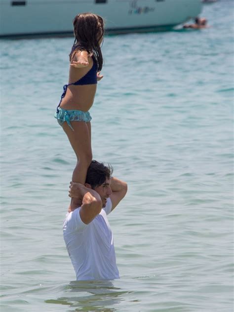 Paula Echevarr A En Ibiza Y Su Hija Daniella Con Un Bikini De La Marca