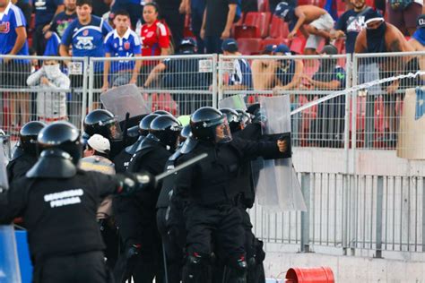 Una Nueva Jornada De Violencia En El Fútbol La Tercera