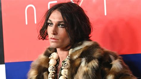 Ezra Miller Biedt Excuses Aan Voor Gedrag En Is Therapie Begonnen