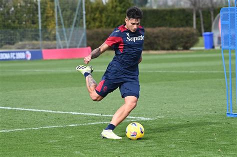 Chi Santiago Castro Il Giovane Attaccante Argentino Che Piace Al Bologna