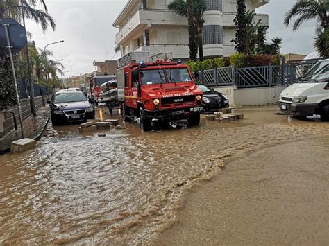 Comiso Scende Dall Auto E Rischia Di Morire Annegato Salvo Comiso