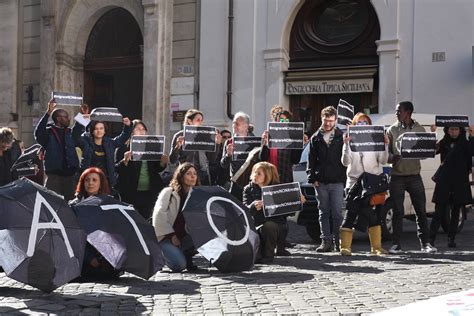 Migrare Non Reato Il Flashmob A Montecitorio Contro Il Reato Di