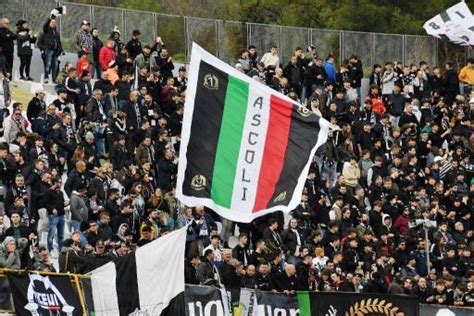 A Como Tifosi Bianconeri Agenzia Fotospot It