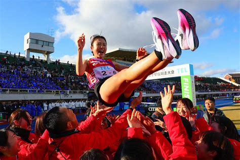 ＜クイーンズ駅伝＞1位でゴールするjp日本郵政グループ・太田（撮影・藤山 由理） ― スポニチ Sponichi Annex スポーツ