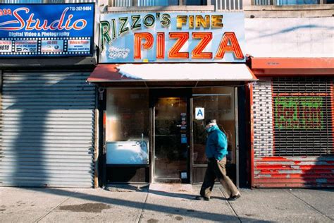 An Ode To New York City S Glorious Old School Pizza Parlors New York Pizza Old School Pizza