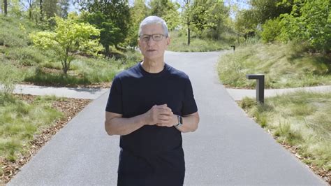 Apple CEO Tim Cook's top strategy for clearing his head: Go outside