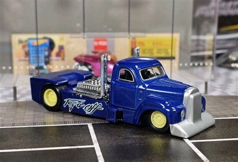 Hot Wheels Limited Edition Torqued Off Blue Custom Semi Truck Real