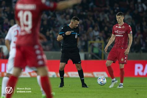 Jarosław Przybył sędzią meczu Legia Warszawa Widzew Łódź