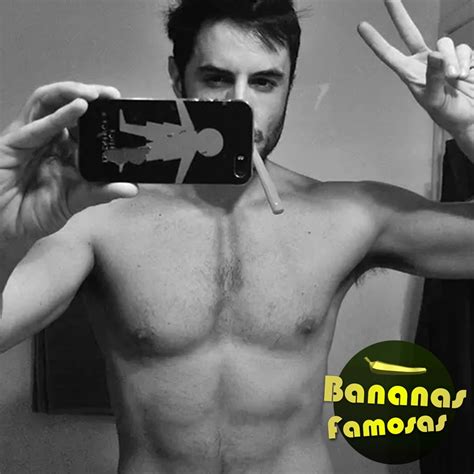 Bananas Famosas Ricardo Tozzi Posta Foto Sem Camisa