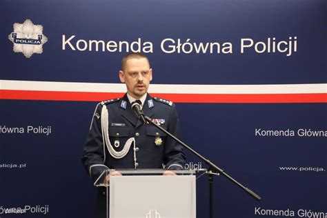 Komendant G Wny Policji Marek Boro Mia Wypadek Samoch D Dachowa