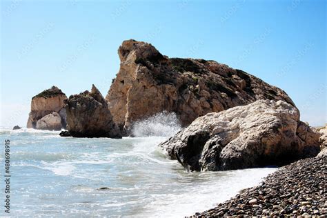 Foto De Rock Of Aphrodite Petra Tou Romiou The Birthplace Of The