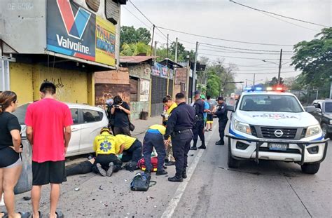 Fallece motociclista tras impactar contra un vehículo estacionado