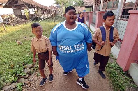 Worlds Fattest Boy 10 Goes Back To School After Shedding Some Of His