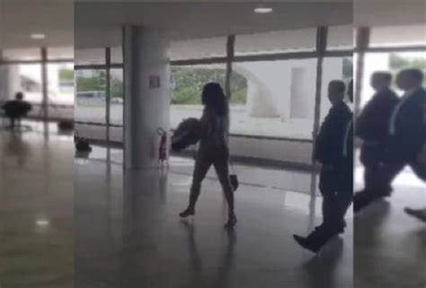 V Deo Mostra Mulher Andando Pelada No Pal Cio Do Planalto Veja Midia Jur