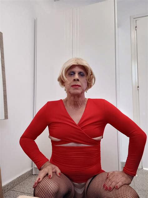 Peckey Stretching Her Pussy Photo Ashemaletube