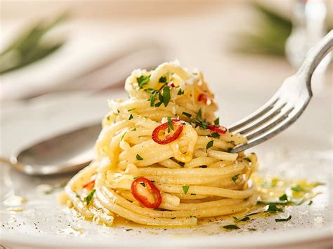 Spaghetti Aglio E Olio Italienisches Rezept Gustini Passione