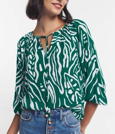 Blusa En Viscosa Con Lazo En El Cuello Y Estampado De Follajes Renner