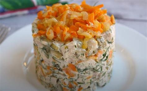 Салат обжорка со свининой и соленым огурцом классический рецепт с фото ...