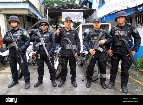 Special response team weapons hi-res stock photography and images - Alamy