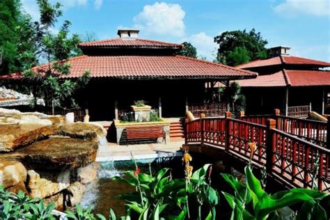 Hotel Pyin Oo Lwin - A great base to discover the wonders of Pyin Oo Lwin, the city of flowers.