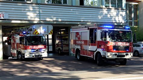 Pressluftgru Gw Mess Einsatzfahrten Feuerwehr Rettungswagen Und