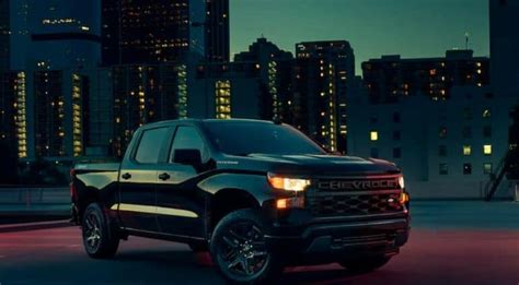 Let's Check out the Chevy Silverado 1500 Custom