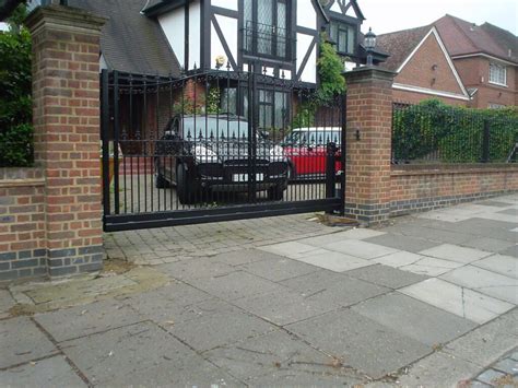 Cantilever Sliding Gate - Frontline Automation