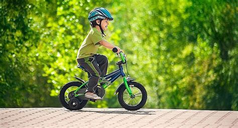 ¿cómo Enseñarle A Un Niño A Manejar Bicicleta Mujer Ojo