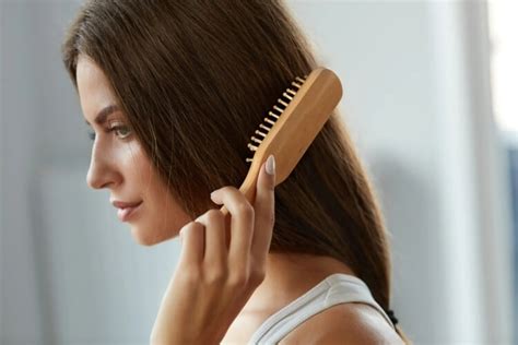 Comment nettoyer sa brosse à cheveux et son peigne Pourquoi l