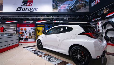 Ropa Gazoo Racing Y Simulador De Carreras Toyota Gr Garage