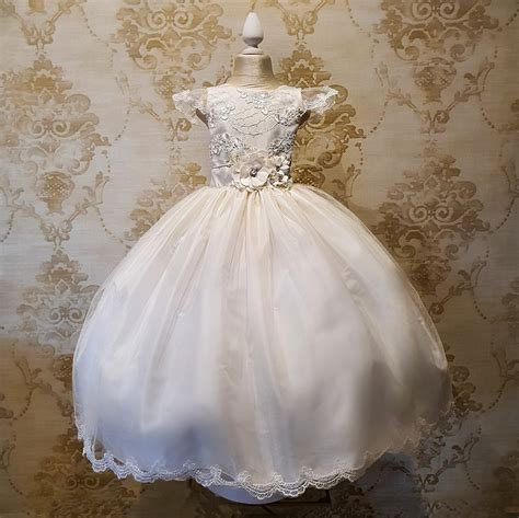 Muestra Margaret Mitchell C Mo Encaje Hermosos Vestidos De Primera