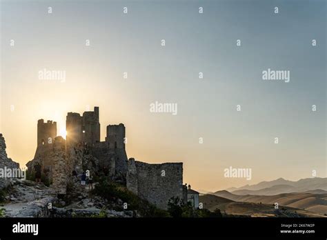 The wonderful Rocca Calascio castle at sunrise in Abruzzo, Italy Stock Photo - Alamy