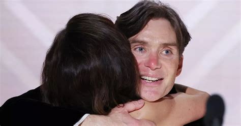 Cillian Murphy Covered In Lipstick For Golden Globes Speech As Wife