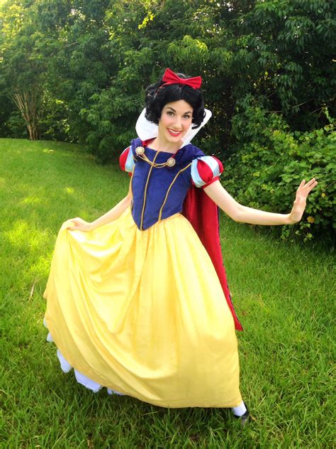 Snow White Cosplay by geekyartistgirl on DeviantArt